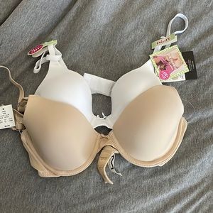 T-shirt bras 2 pack brand new with tags. Maidenform brand